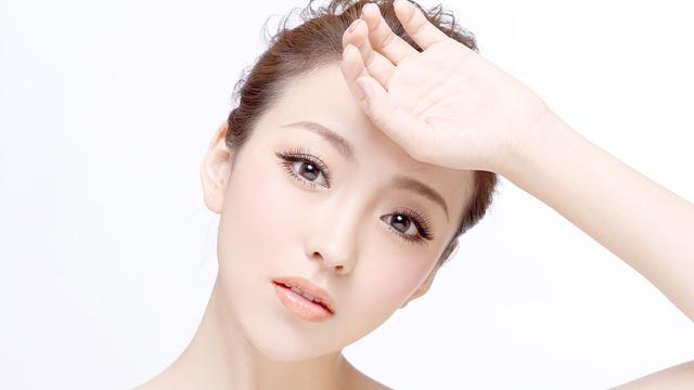 爽肤水 洗脸后，“爽肤水”直接拍？难怪皮肤差，做对这3点，变美不是梦