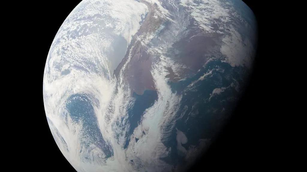 物理学家 朱诺号探测器拍摄的地球