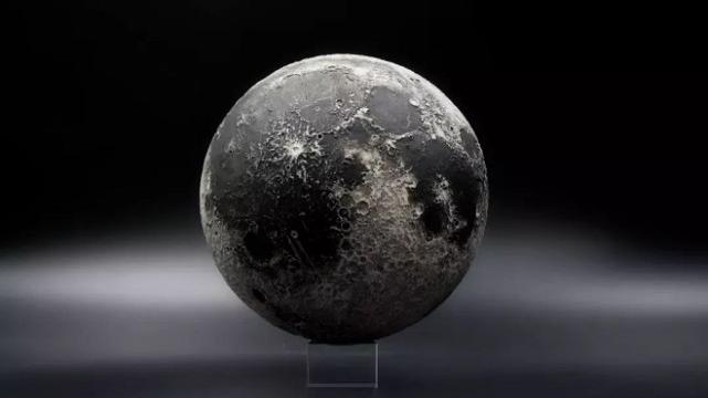 中国卫星传回高清影像，月球背面秘密被揭开，美国开始不安