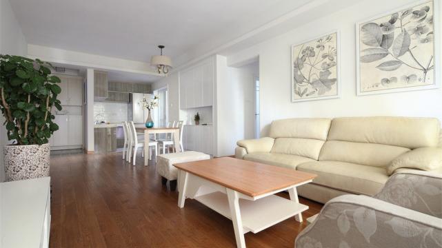 110平摒弃繁缛豪华的装修，力求拥有一种自然简约的居室空间