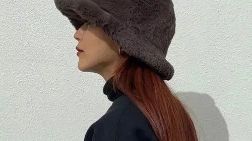 冬日的第三种绝色,帽子穿搭小技巧,让你倍增美丽