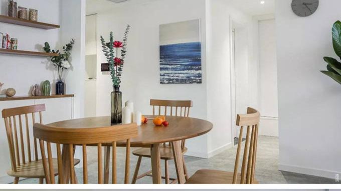 现代简约风新房入住，简约装修超大气，第一次见阳台做吧台的设计