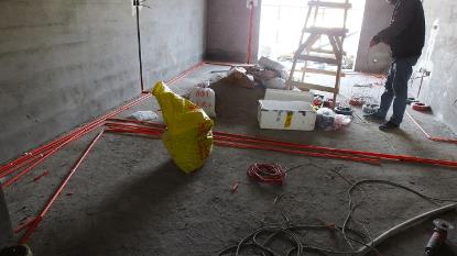 48岁装修工人频繁肩痛，肺癌晚期，医生：睡觉3种异常，赶快查个肺CT