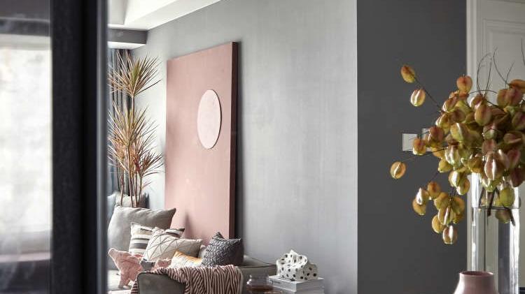 高级灰加烟粉的绝美搭配，寒冷的冬日，她家的颜色一定能暖到你！