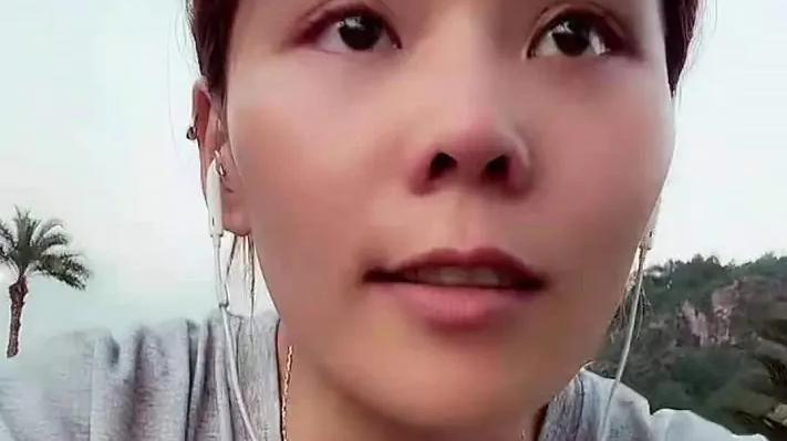 遇见子鱼|熊磊直播间思念老公流下泪水，网友：收起你的鳄鱼眼泪，还房还钱