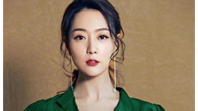 白冰|“京城四美”之一的白冰，身材依旧苗条有型，坦言减肥需做到12字