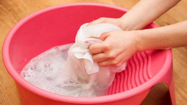 洗衣服只知道倒洗衣液？落伍了！教你一招，衣服干净如新飘香味