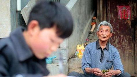 萧弋情感|现在农村都不讲传宗接代养儿防老了，主要是上一辈懂得了这些道理