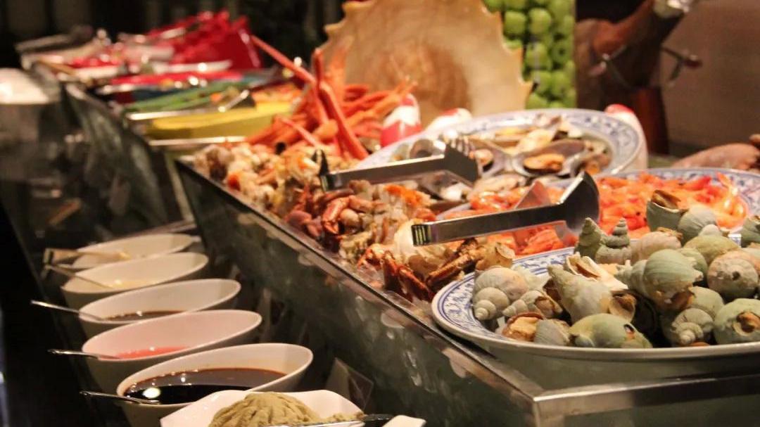 白菜|日本游客来中国吃自助餐，只吃这样东西，老板笑了：来送钱的吧