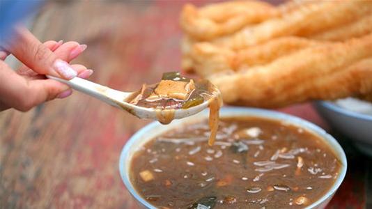 胡辣汤|它是国内有名的早餐，却被《舌尖》拒绝2次，了解原因：外貌协会