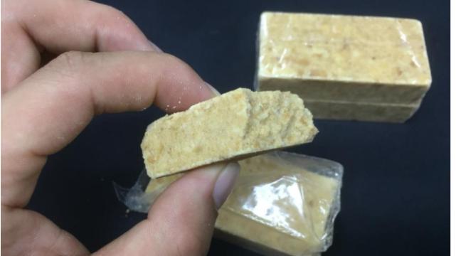 饼干|为何军用压缩饼干那么抗饿？外国小伙做了实验，放水中煮了30分钟