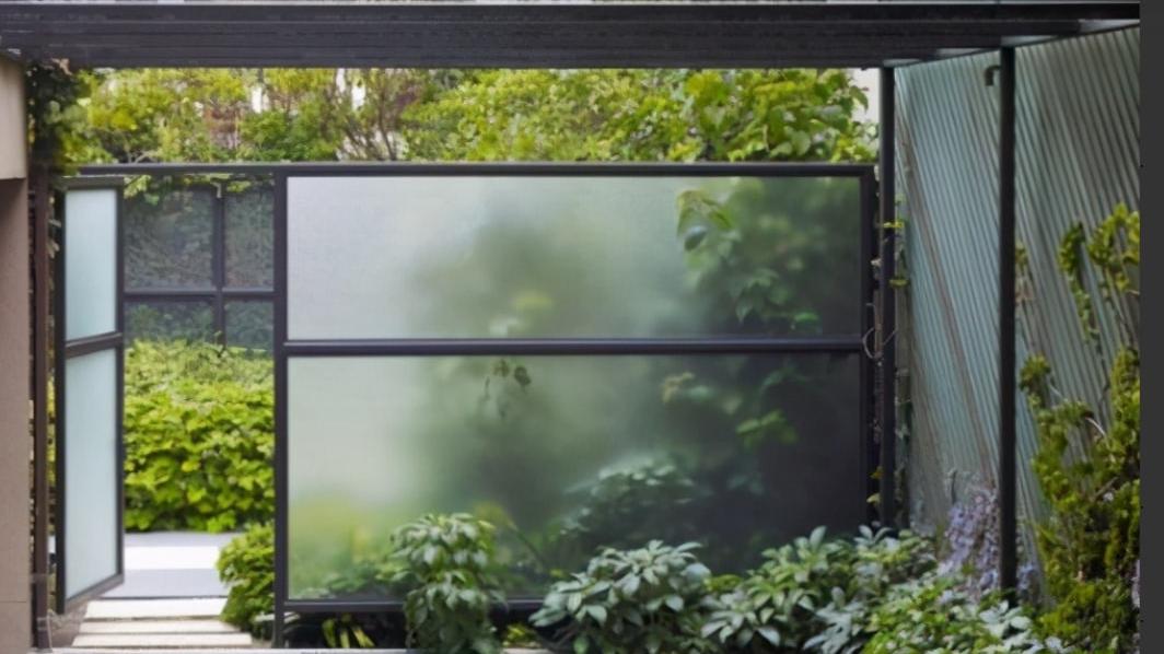 院墙又出新做法，透光透气效果更好，控制好高度还能有朦胧感