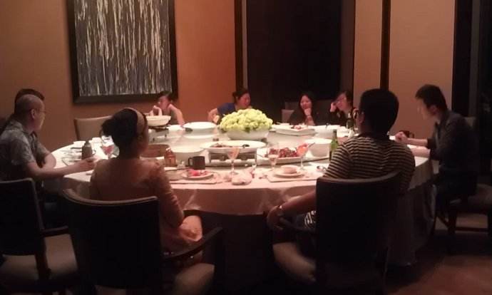 作者无笔|婆家聚餐，男吃大桌女吃小桌，婆婆一人偏心毁了整个宴席
