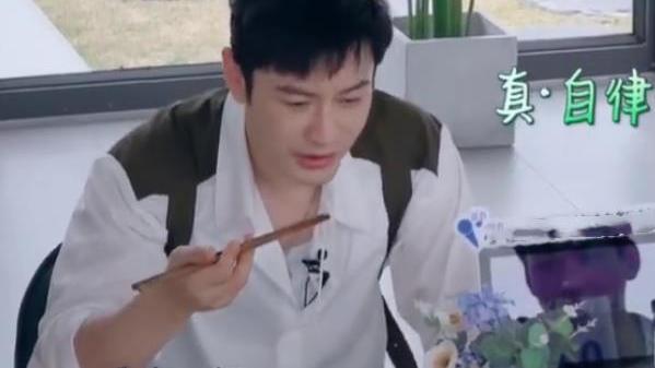黄晓明|黄晓明为拍戏保持身材，只敢吃一根面条，却被宁静批评太作