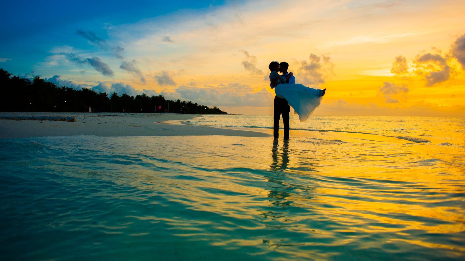 十里说情|如何让男人围着你转：拥有这些品质