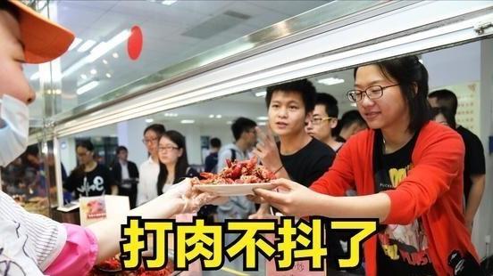 猪肉|多亏了菜价上涨，吃了20年食堂，第一次吃到一大勺的猪肉