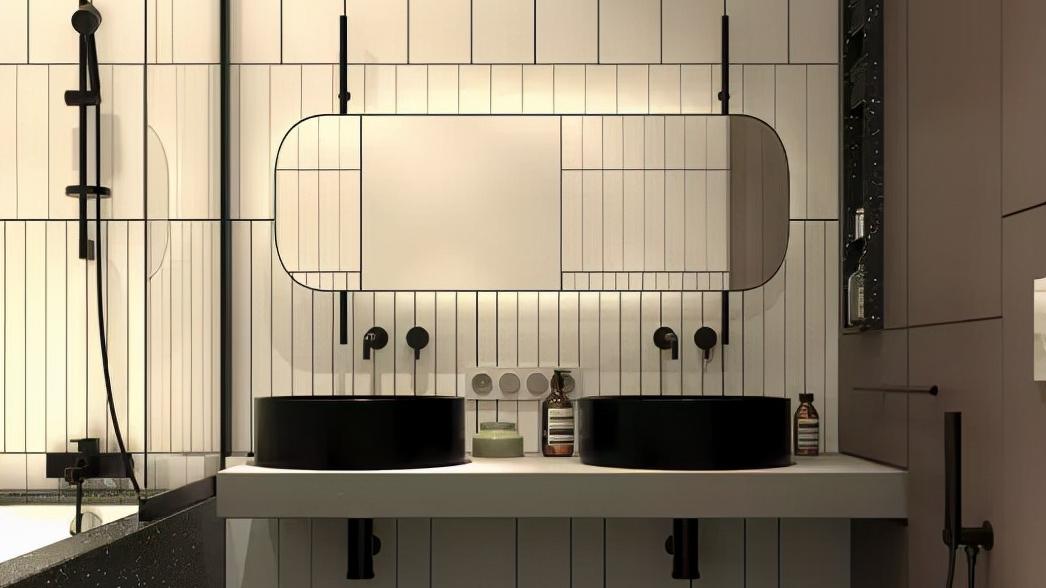 同样是小卫生间，看看年轻人的布置！高级感十足，值得我们借鉴