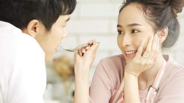 萍心超级梦想 男人都喜欢撒娇漂亮的女人吗