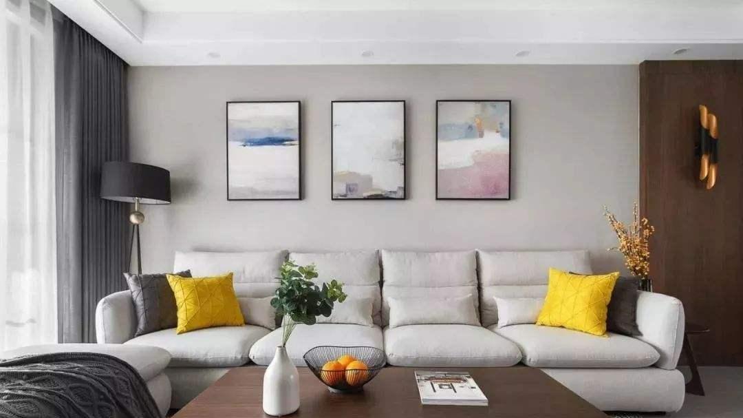 小户型也不能忽视家具，柔软舒适的双人沙发，让二人世界更温馨