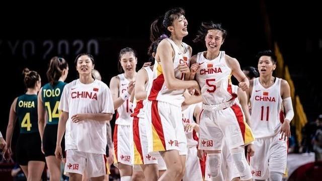 雪落无尘谈|王思雨浴血砍20+5，李月汝罚球绝杀，女篮2分险胜澳大利亚出线
