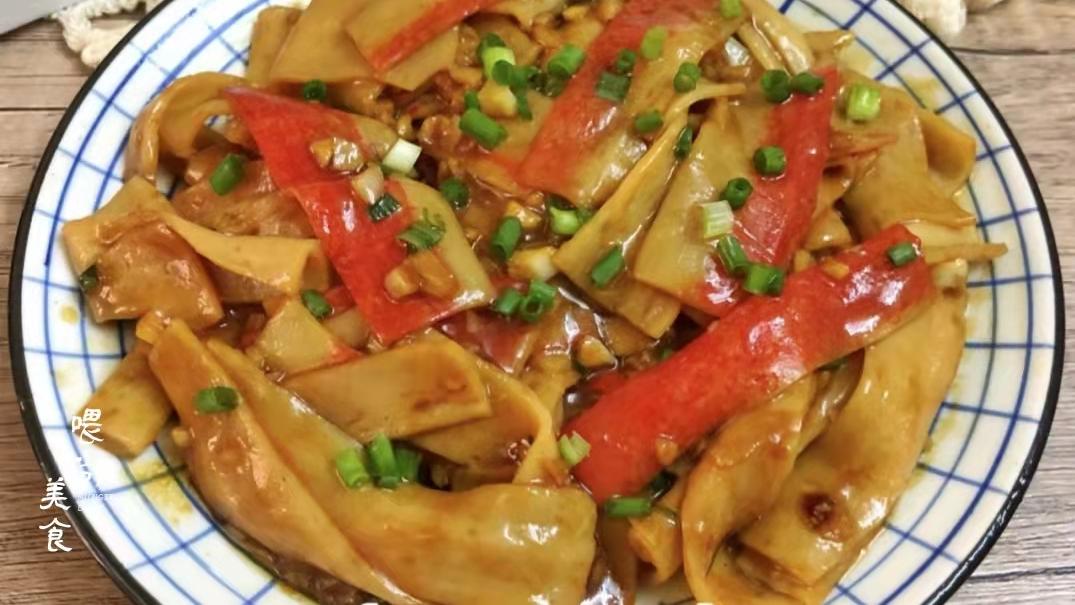 烙饼|黑椒芦笋炒口蘑，蒜蓉蟹柳四鲜，两道非常好吃的特色美食！