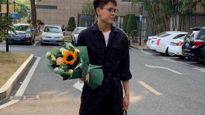 穿衣搭配|“中国女篮”杨舒予火了，短发帅气长发软萌，私服又A又飒