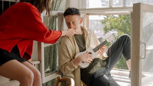 城东李公子|人与人之间最舒服的关系，不是合适，而是这三个字
