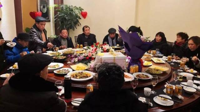 有故事的暖同学 不恋爱、不结婚、不生娃，“三不”人群越来越多，没钱万事难