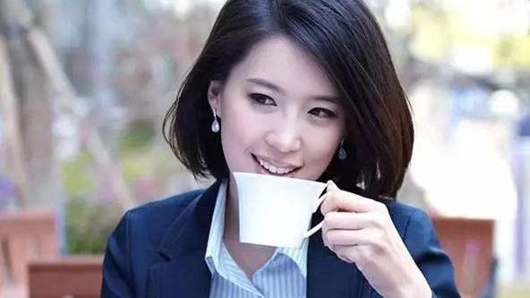 粉底液 粉底液和气垫怎么选？原来它们有这3点区别，难怪会经常脱妆！
