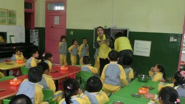 孩子幼儿园拉肚子,老师直接扔掉脏内裤,宝妈得知索赔万元 内裤,幼儿园老师,家长,孩子,裤子,措辞