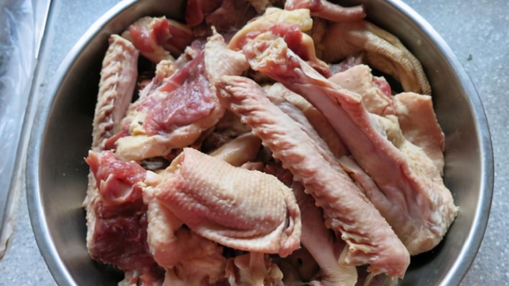 酱油|大鹅炖不烂，腥味还重？学学东北人的做法，鹅肉软烂入味还不腥！