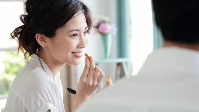 冷月恋爱顾问|微信聊天时应该怎样把握主动权？