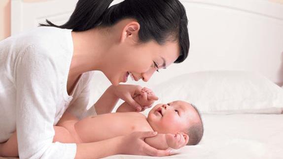 相扶相伴 人到中年的70后夫妻，对于要二胎有何看法