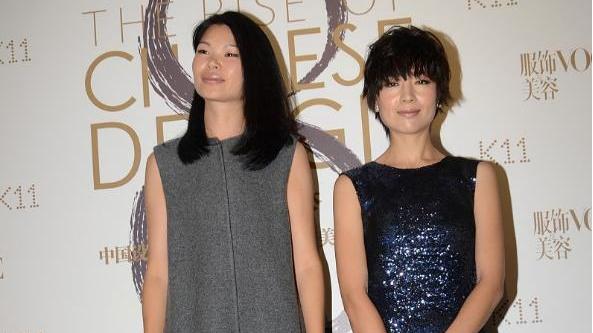 短发|真搞不懂董洁，长发清纯甜美又减龄，非要折腾剪短发，土气又显老