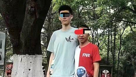 简单的故事|侄子考上清华，谢娜的骄傲，网友的酸，而我最佩服他的谦虚和清醒