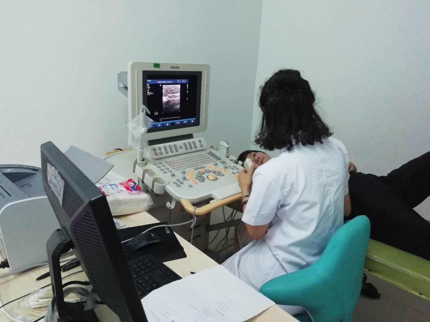 T恤衬衫白帆布 27岁女子宫颈锥切，医生：上厕所出现3个“痕迹”，或被hpv盯上