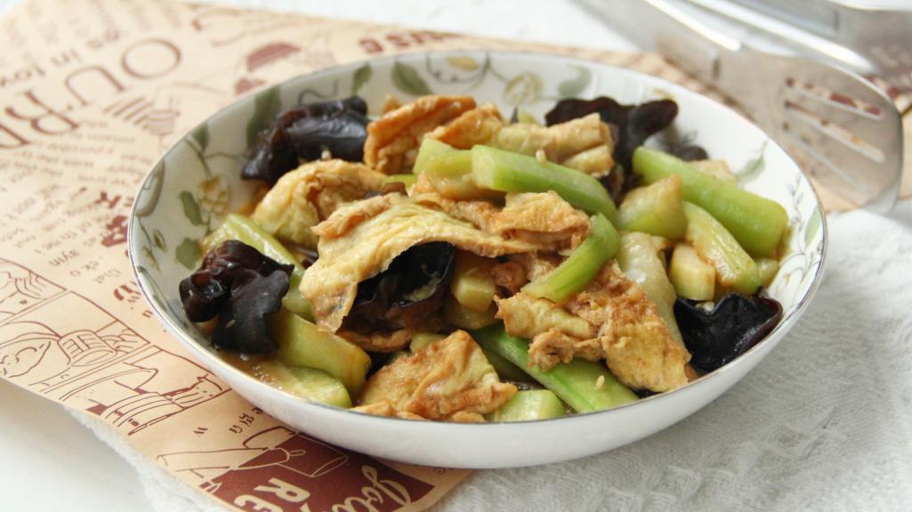 鮰鱼|天热了，这蔬菜记得抓紧吃，鲜嫩爽滑，营养互补，好吃不上火