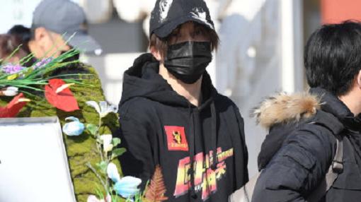 柳岩|赵英俊追悼会现场：薛之谦痛哭出声，猪猪眼无星光，柳岩一身白衣