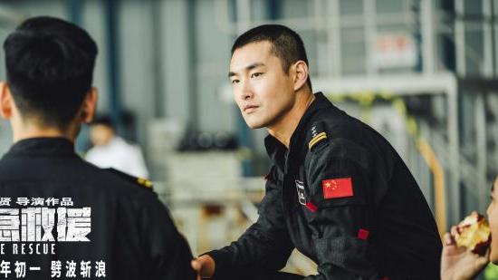 王彦霖|王彦霖晒证结婚，卡点发恩爱合照，网友：王大爷一大早就排队