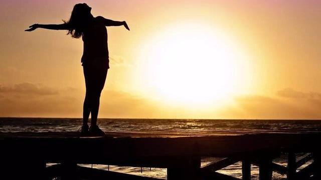 叶桃之|女人已经老了，有4个表现，和年龄无关