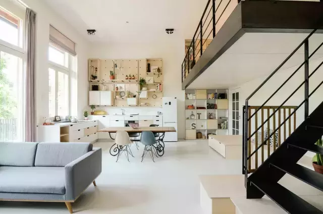 旧教室改造复式小公寓 看设计师如何让旧建筑华丽转身！