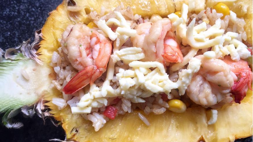 鸡翅|一看就有食欲的芝士菠萝饭，一口就拉丝，酸酸甜甜的特开胃