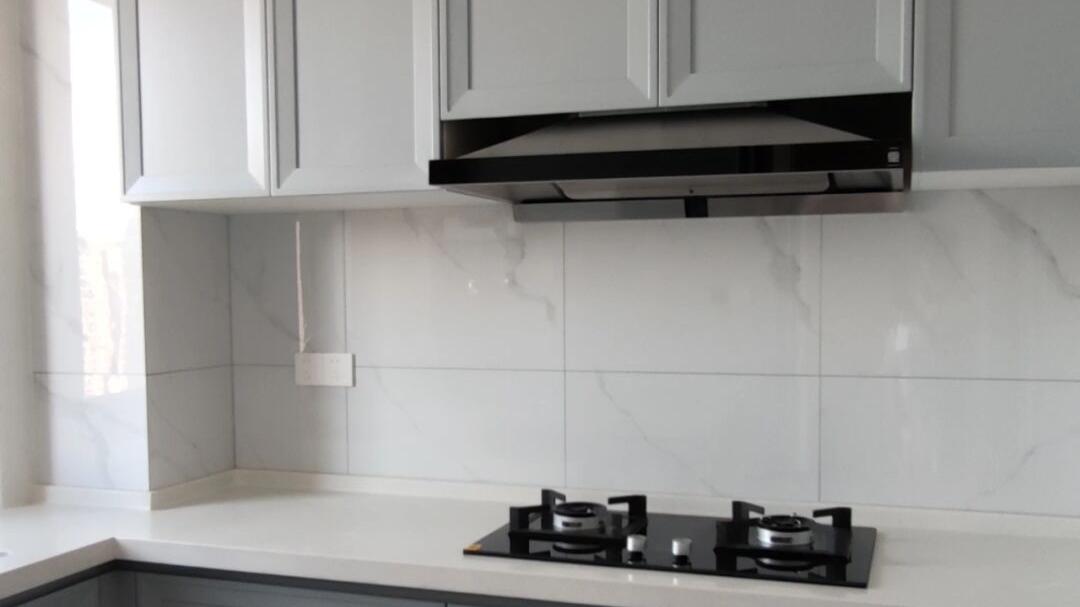 新房终于完工，家具进场晾着通风中，最满意吊顶没有安装灯带！