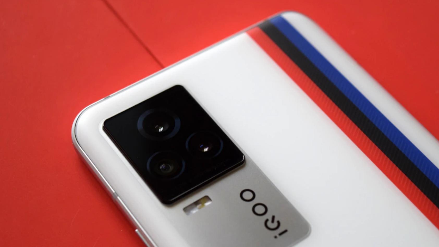 iqoo8|ViVO明星手机！iQOO 8系列：充电升级达巅峰，屏幕带来震撼视觉