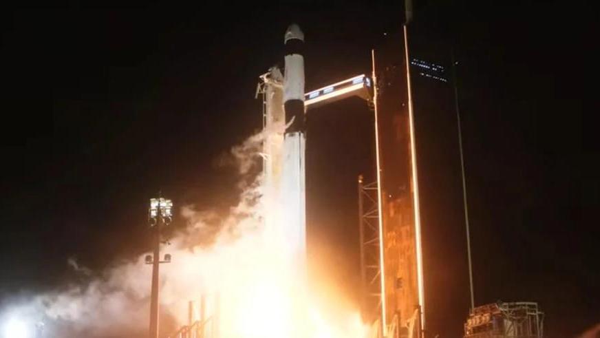 对接成功，SpaceX新“龙”号太空船提前半小时将宇航员送到空间站