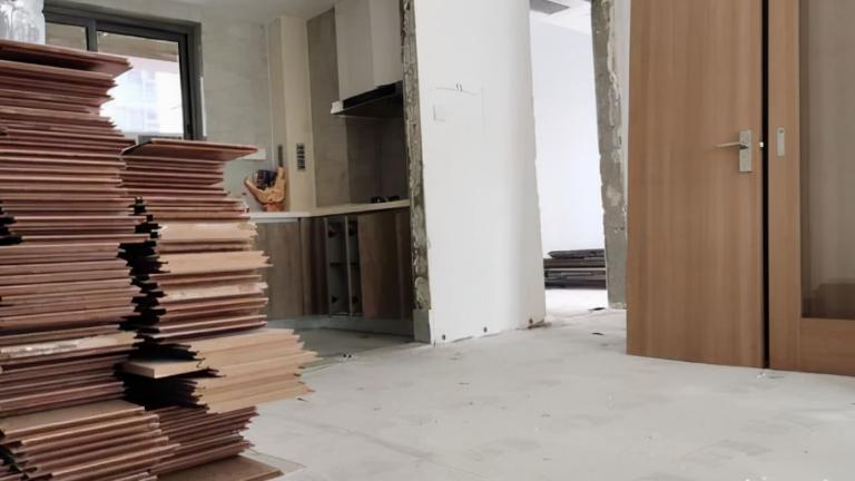 50万精装修新房一夜成“毛坯房”？物业：入户密码都是一样的