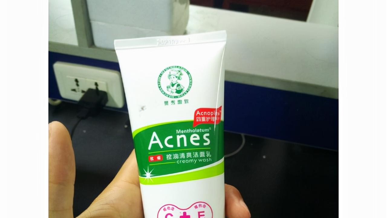 氨基酸 氨基酸洗面奶哪个牌子好用？这几款热门温和补水，让你肌肤细白嫩