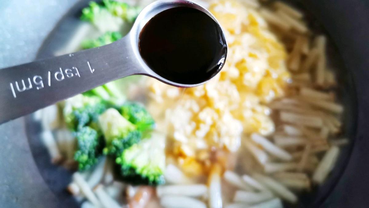 西兰花|在干燥寒冷的秋天，喝养生汤最适合，西兰花虾仁菌菇汤是首选