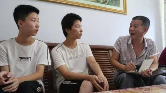 小雨雨说故事|双胞胎学霸，都考了652分，一个读北大，一个读清华