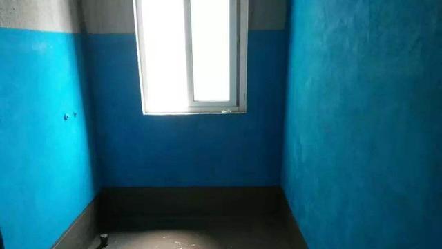 卫生间做防水要不要刷到顶？做错了瓷砖哔哔往下掉